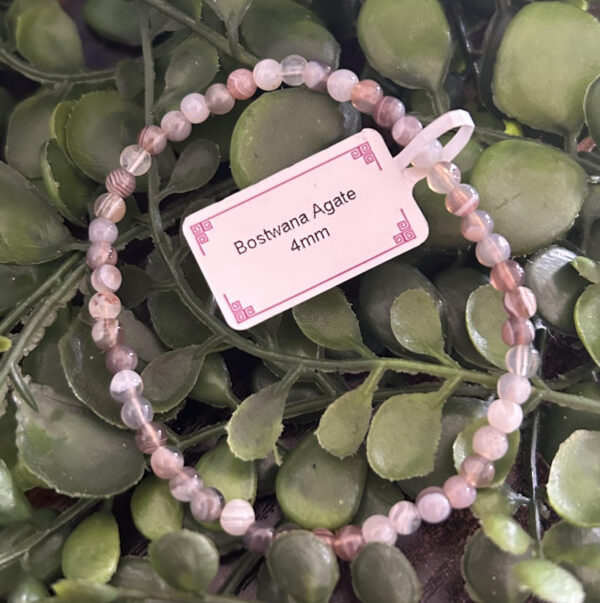 L'Agate Botswana est connue pour vous entourer de bonheurs. Ce bracelet vous aidera à rester positif en toutes circonstances.