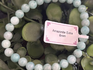 Ce bracelet en amazonite vous aidera à communiquer. Son nom est tiré du fleuve Amazone ou de nombreuses légendes entourent la pierre et son logeur