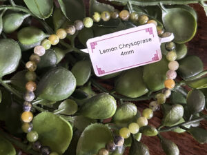 Bracelet Chrysoprase citron. Nos pierres nous sont fournies par des professionnels et sont garanties par leurs authenticités en lithothérapie