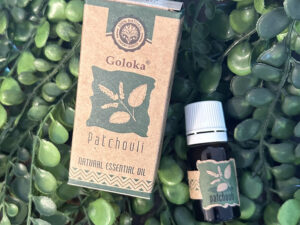 Cette huile essentielle de patchouli est utilisé lors de certains sabbats ou durant des soirées romantiques, à la saint valentin par exemple.