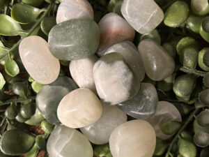 La pierre de jade a un caractère sacré dans les tribus Amérindiennes. Elle éloigne les mauvais esprit, même encore aujourd'hui.