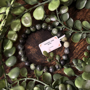 Bracelet jade néphrite, vendu à l’unité. Perles de 8 millimètres. Nos pierres nous sont fournies par des professionnels et sont garanties
