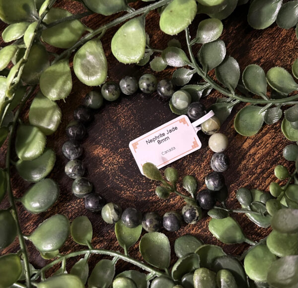 Bracelet jade néphrite, vendu à l’unité. Perles de 8 millimètres. Nos pierres nous sont fournies par des professionnels et sont garanties