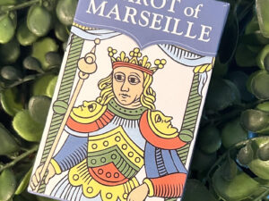 Le tarot de Marseille est un classique au point d'être devenu une spécialité pour bon nombre de tarologues et d'avoir inspiré de nombreux oracles