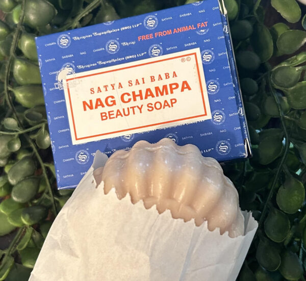 Les savons végan Satya Nag Champa pourront vous ravir grâce à leur fabrication entièrement naturelle. 150 grammes, vendue à l’unité