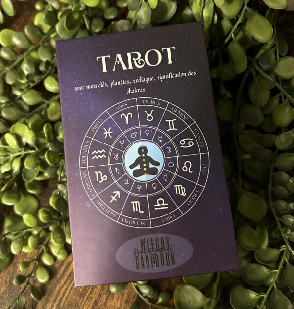 Le tarot Witchy cauldron au travers des zodiaques, des chakras et des planètes. Cet oracle est relativement complet pour les adeptes.